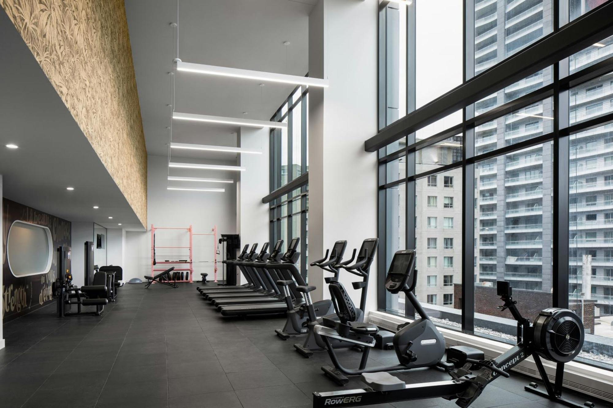 Honeyrose Hotel, Montreal, A Tribute Portfolio Hotel Exterior foto The gym at The Collective Old Oak