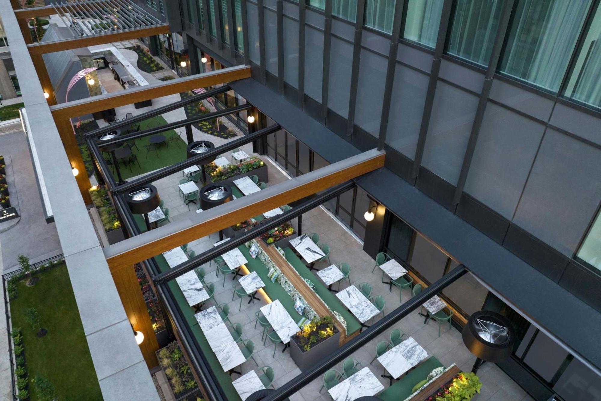 Honeyrose Hotel, Montreal, A Tribute Portfolio Hotel Exterior foto The outdoor dining area at the hotel